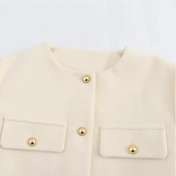 Casaco Michele Texturizado com Bolsos e Botões Dourados