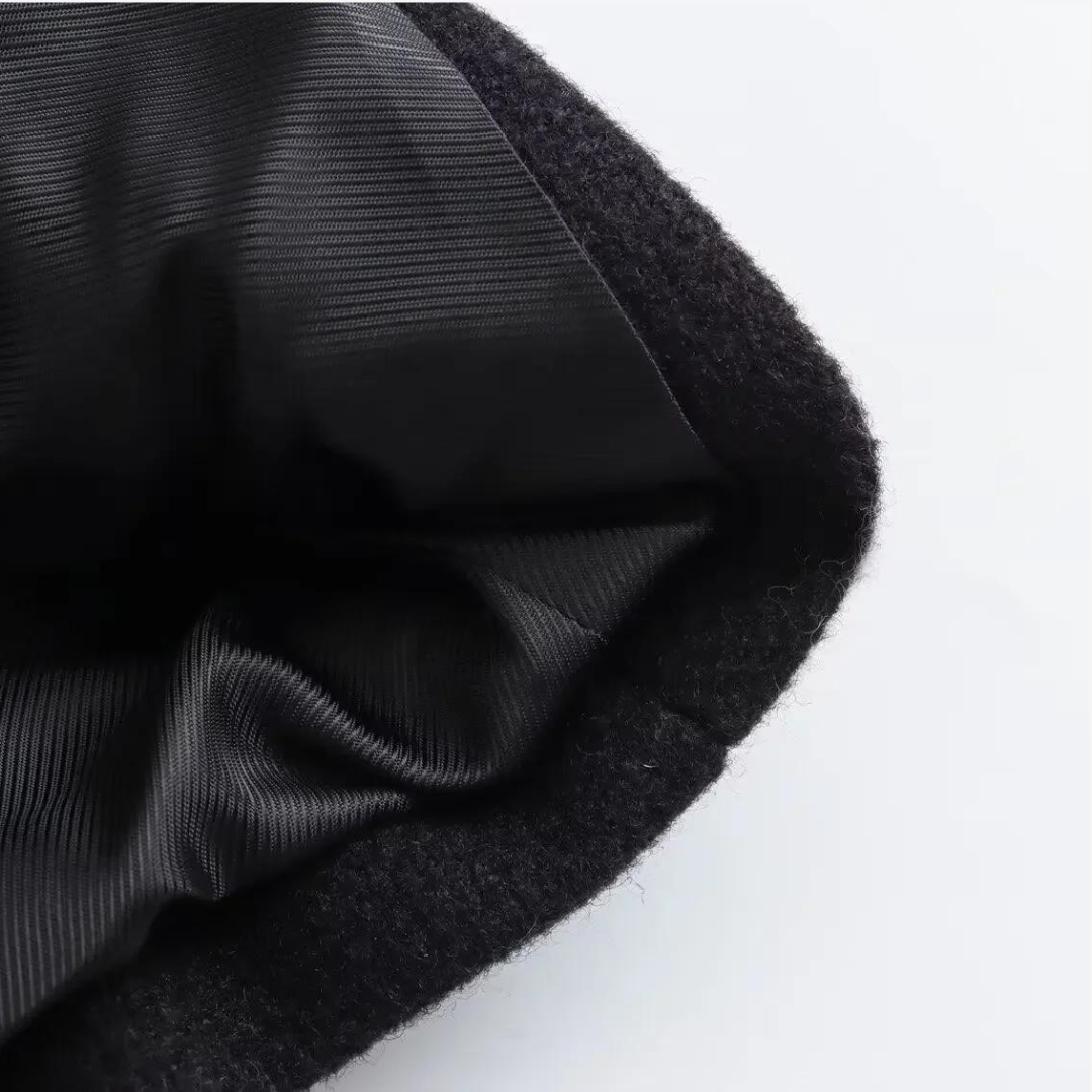 Casaco Michele Texturizado com Bolsos e Botões Dourados