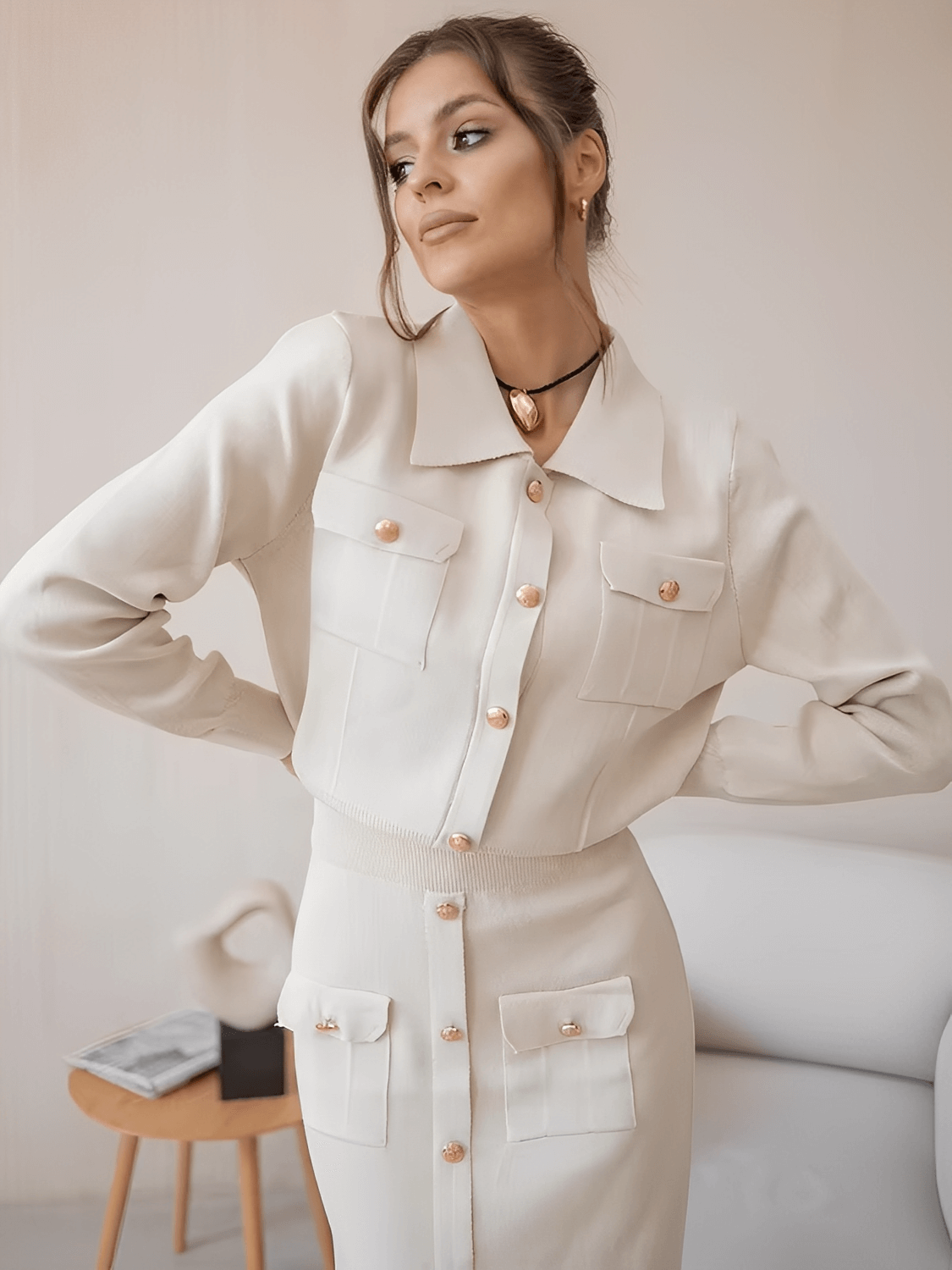 Conjunto Alfaiataria em Viscose com Suéter e Saia Midi de Botões Geyze