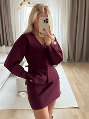 Conjunto Tricô Gola V e Saia Curta Viviene