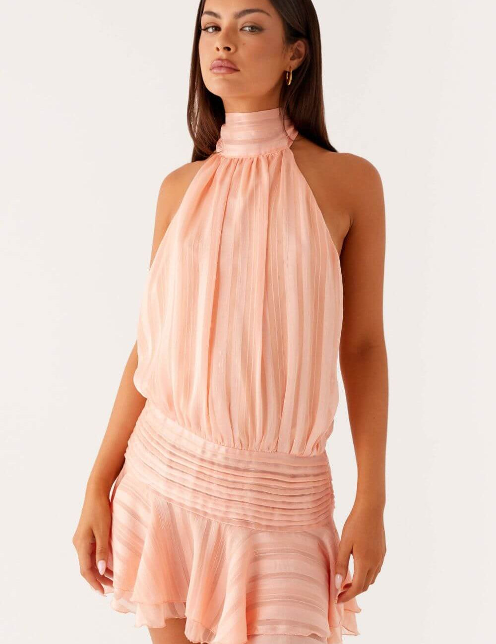 Vestido Amalfi Curto Acetinado com Gola Alta Drapeada