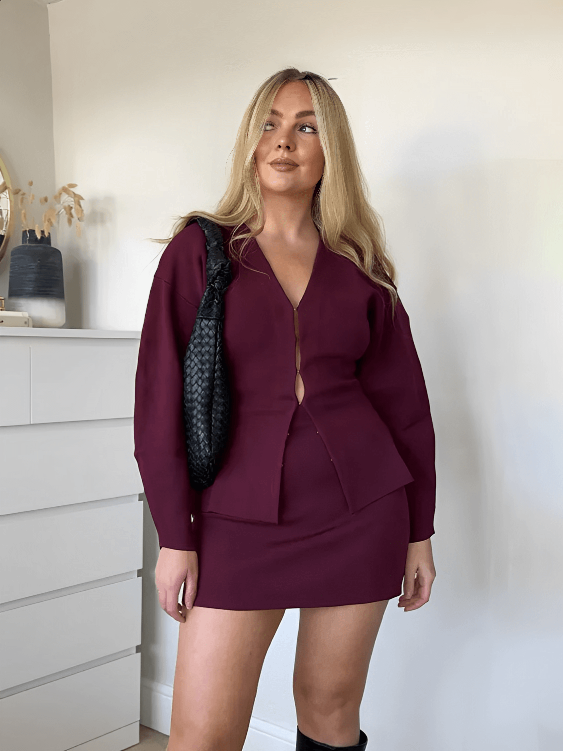 Conjunto Tricô Gola V e Saia Curta Viviene