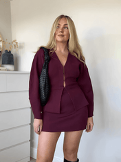 Conjunto Tricô Gola V e Saia Curta Viviene