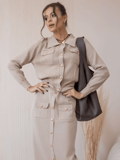 Conjunto Alfaiataria em Viscose com Suéter e Saia Midi de Botões Geyze