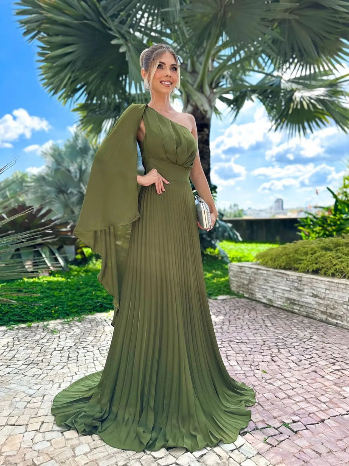 Vestido Longo Plissado com Capa Gabriella