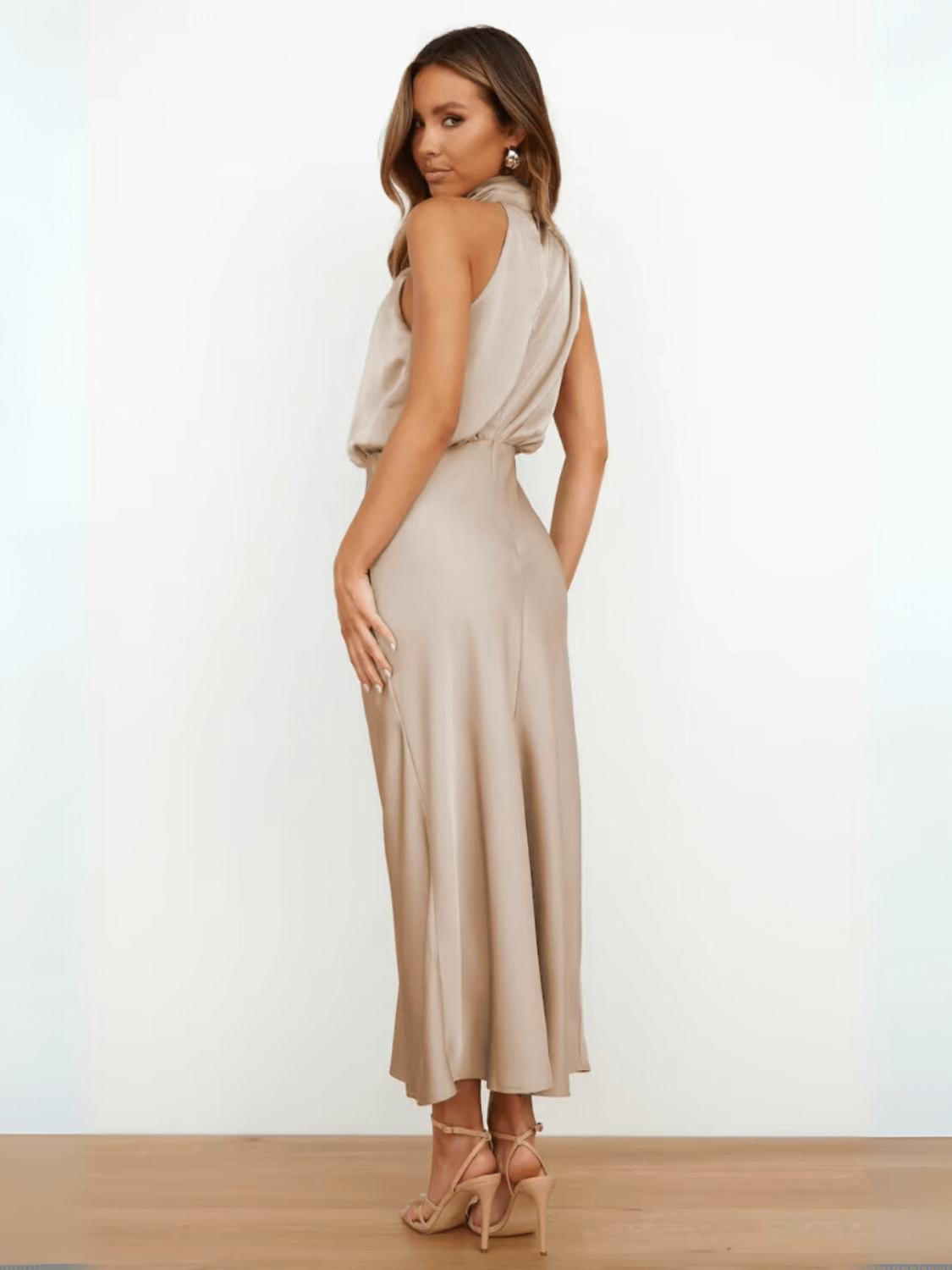 Vestido Midi Acetinado Gola Alta Drapeada Rayca