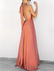 Vestido Hailey Longo Acetinado com Gola Halter e Costas Vazadas