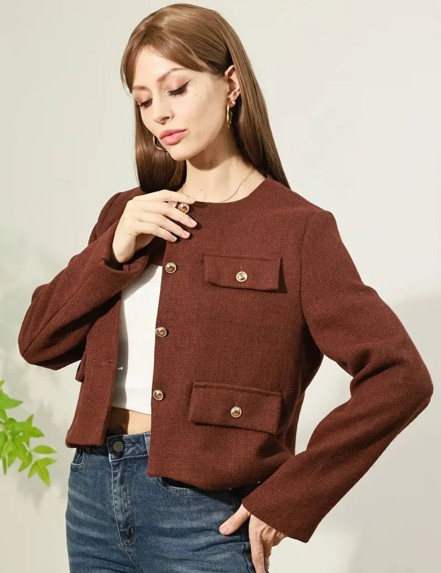 Casaco Michele Texturizado com Bolsos e Botões Dourados