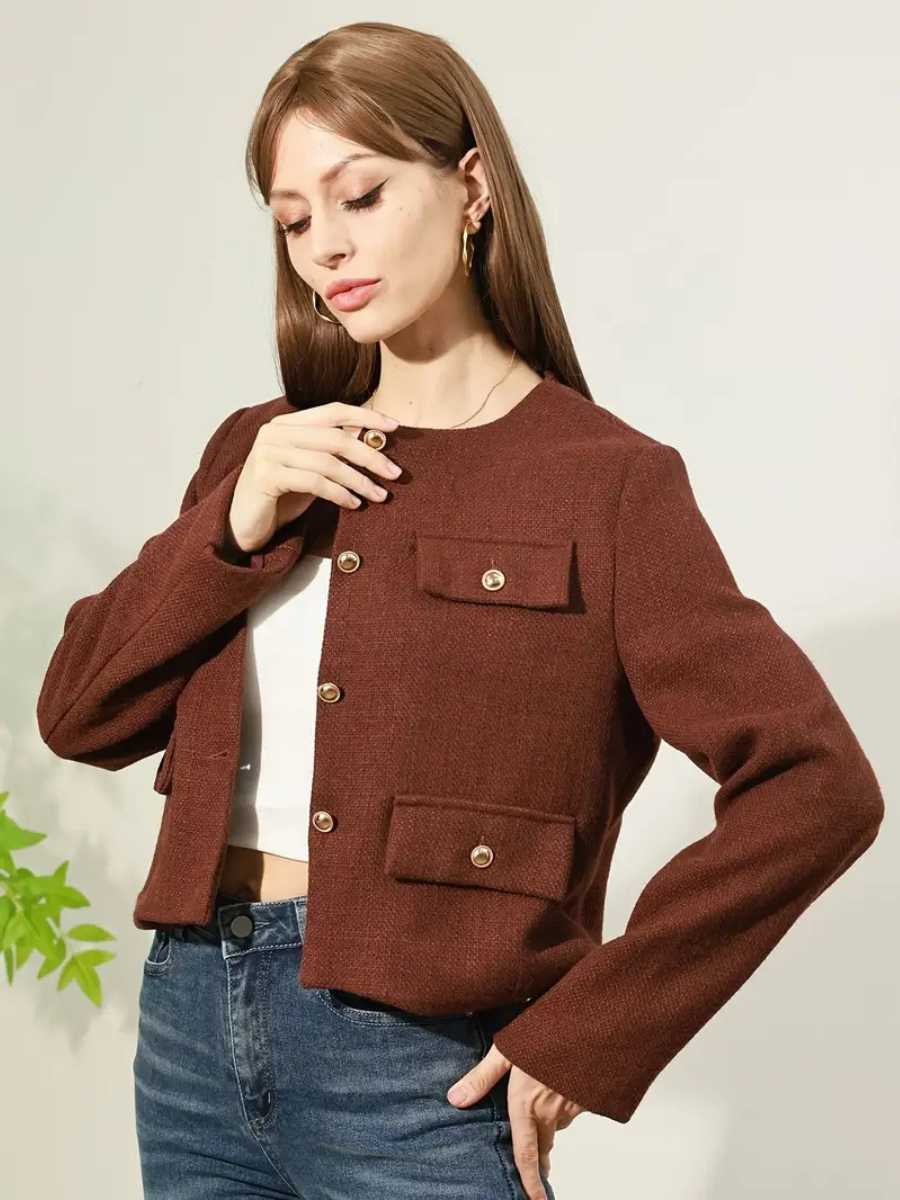 Casaco Michele Texturizado com Bolsos e Botões Dourados