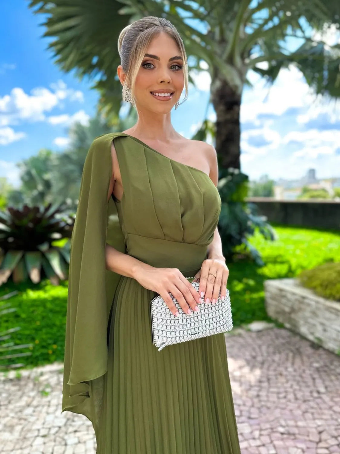 Vestido Longo Plissado com Capa Gabriella