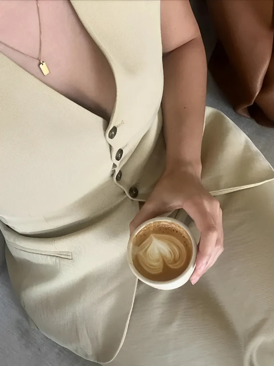 Conjunto Alfaiataria com Colete Abotoado e Saia Longa Fluida Anabelle