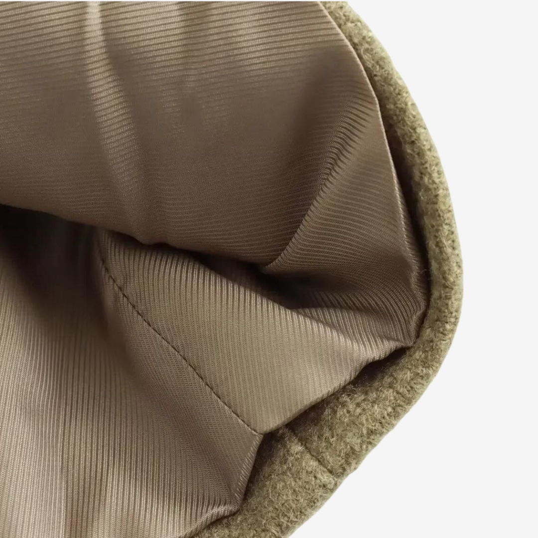 Casaco Michele Texturizado com Bolsos e Botões Dourados