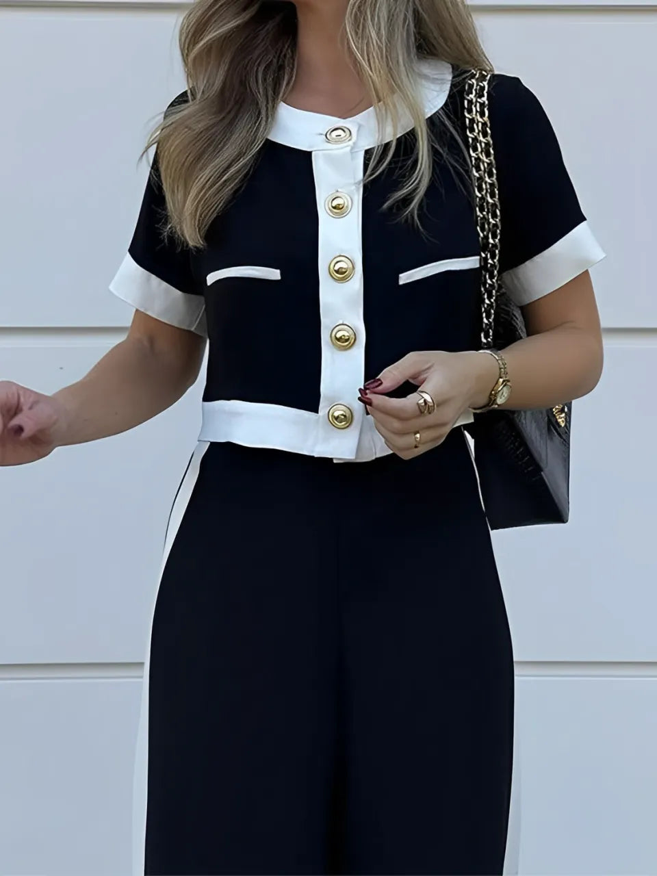 Conjunto Victoria Estilo Clássico com Blusa Cropped e Pantalona