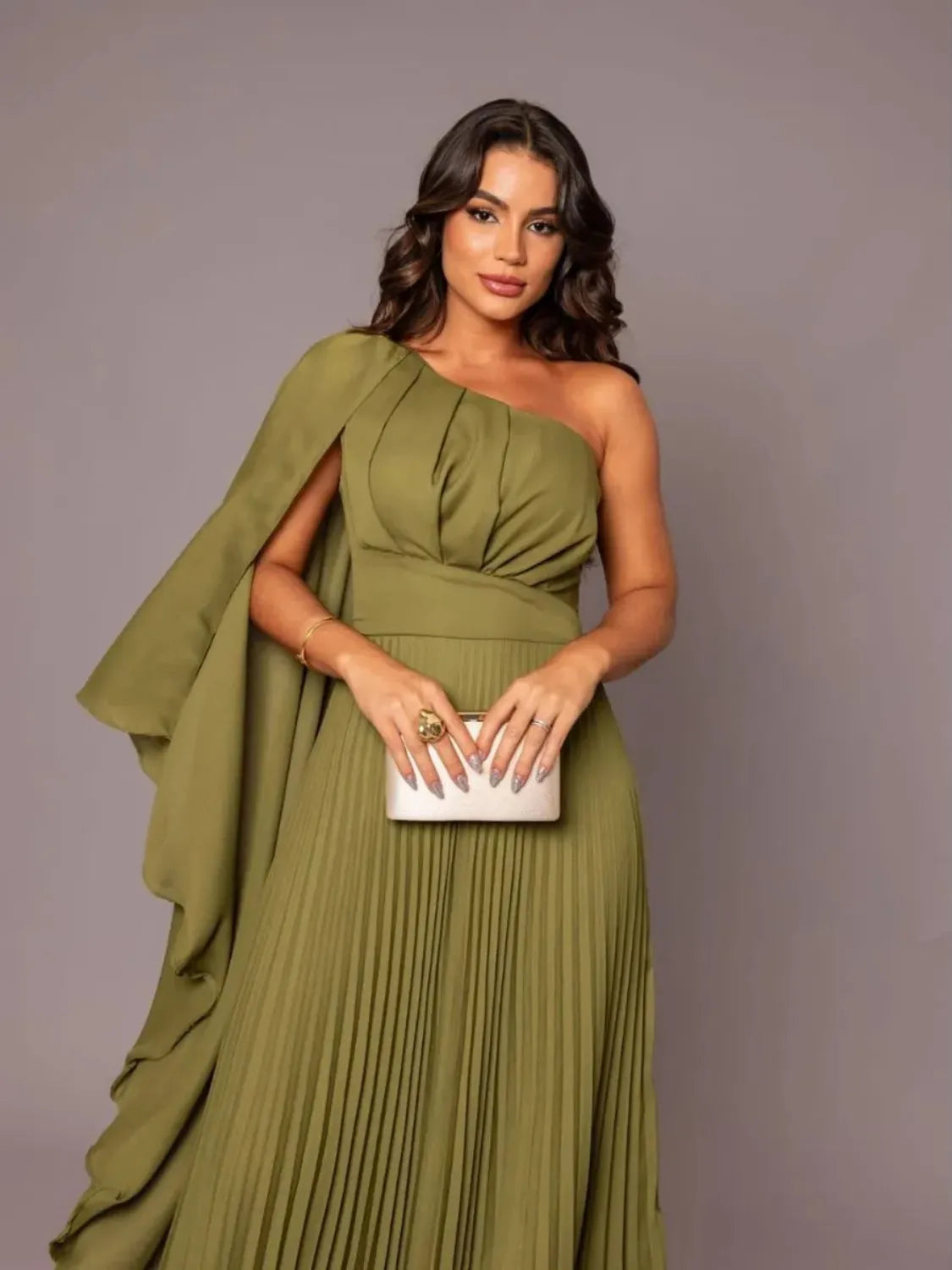 Vestido Longo Plissado com Capa Gabriella