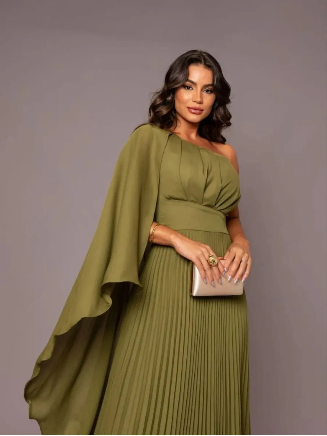 Vestido Longo Plissado com Capa Gabriella