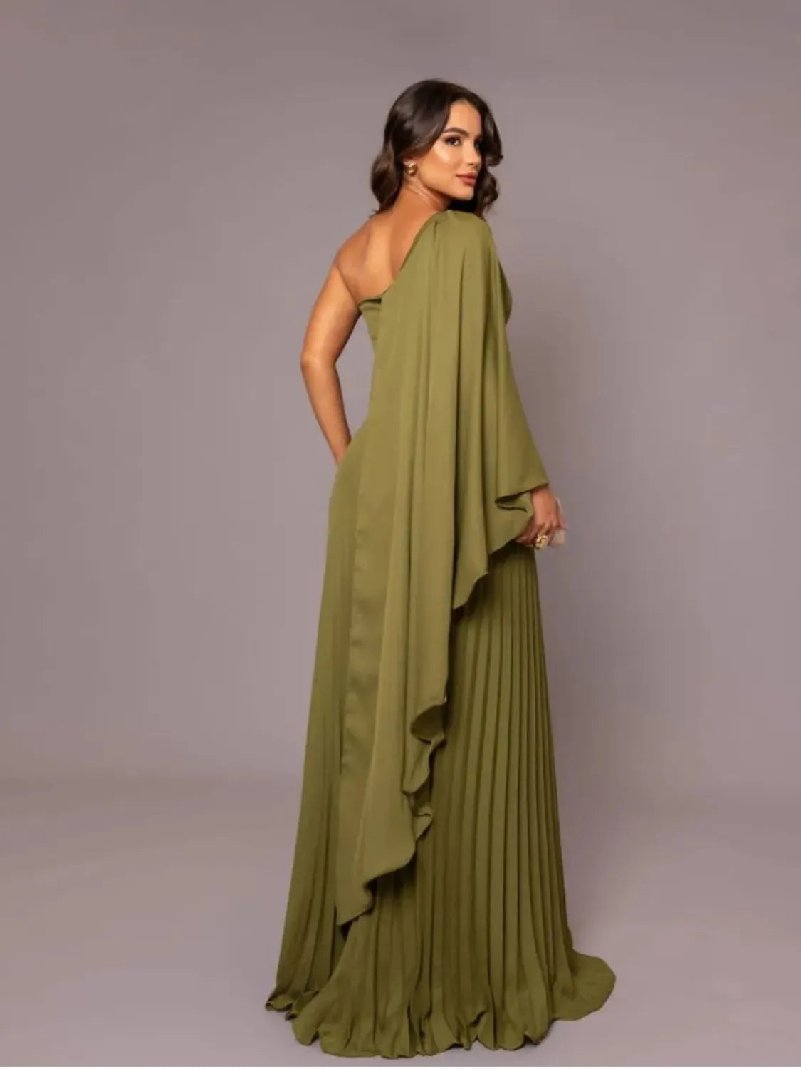 Vestido Longo Plissado com Capa Gabriella