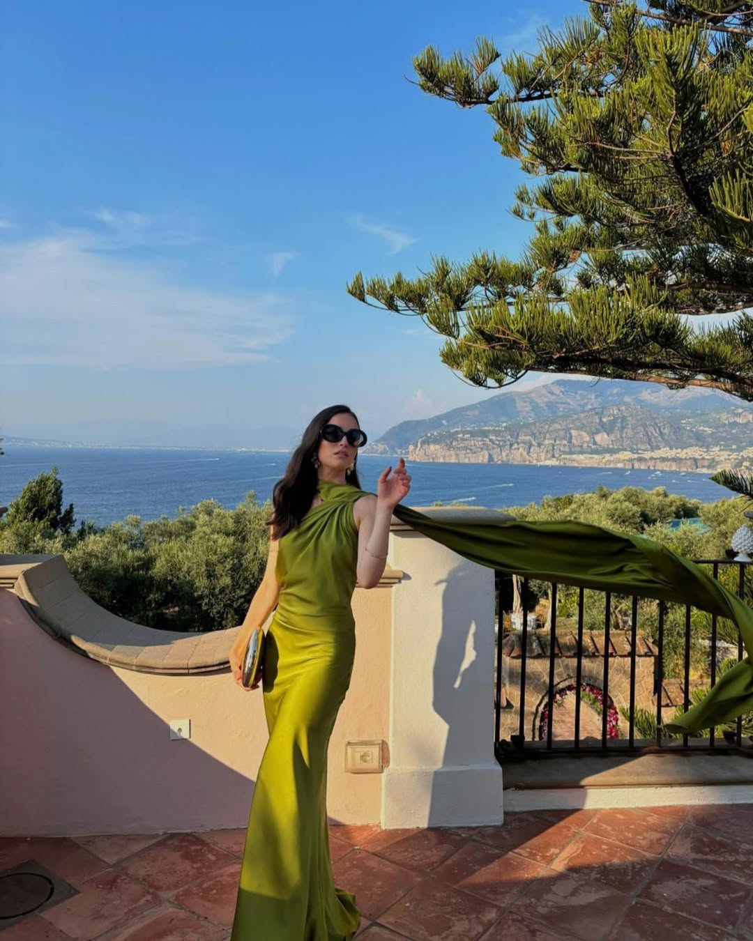 Vestido Longo de Cetim Frente Única Dominique