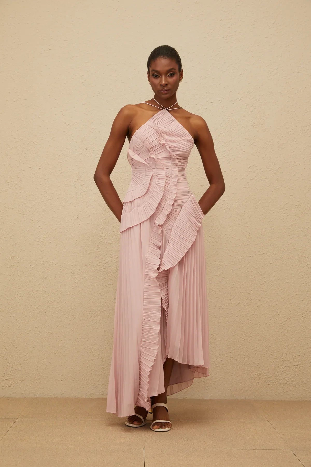 Vestido Midi Assimétrico com Babados e Plissado Lívia