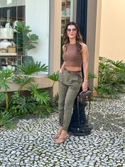 Calça Ester Alfaiataria Slim com Pregas e Cinto