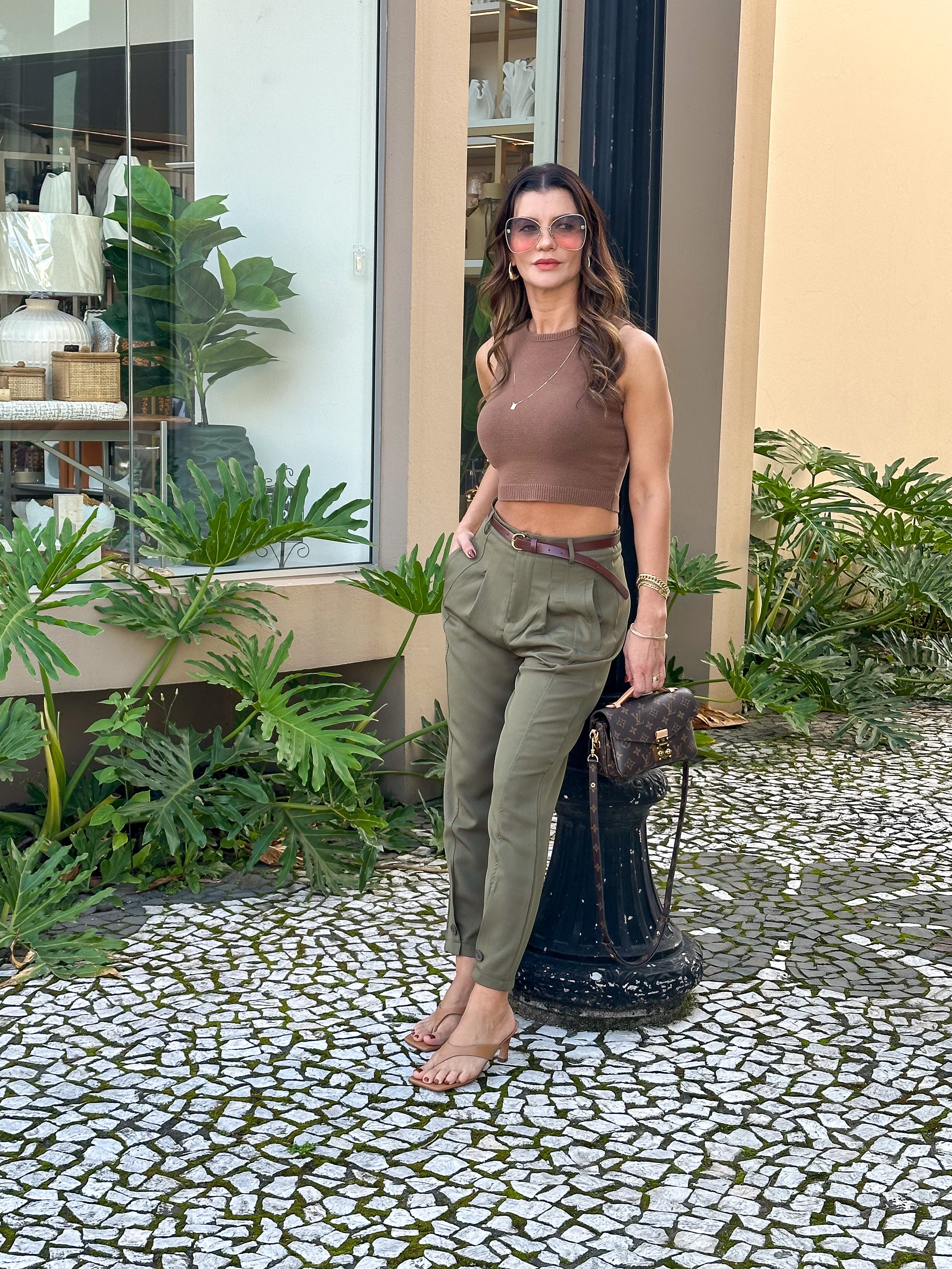 Calça Ester Alfaiataria Slim com Pregas e Cinto