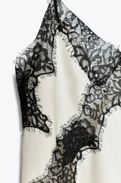 Vestido Curto de Cetim com Renda Pamella