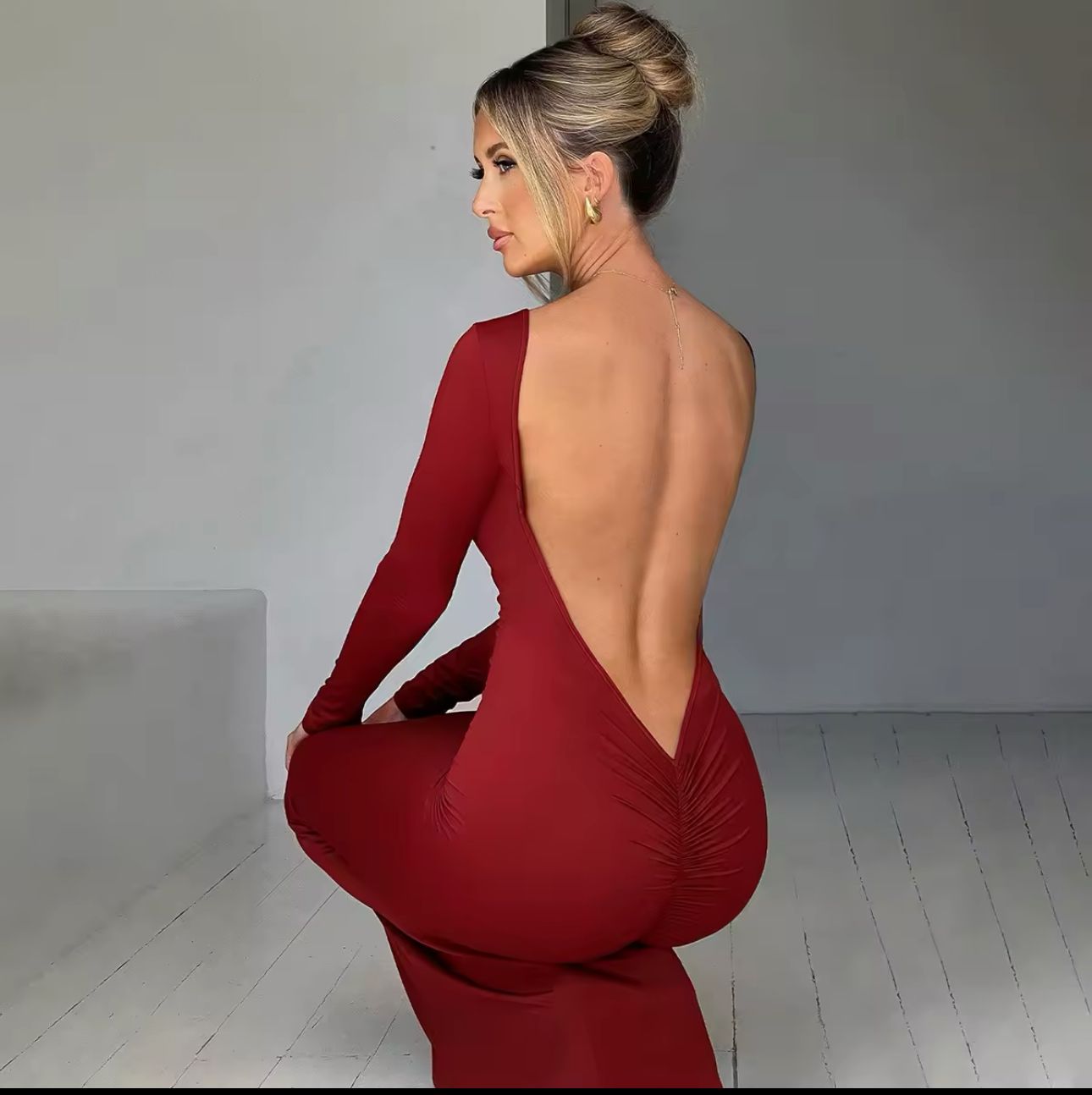 Vestido Natalie Manga Longa com Costas Abertas em Suplex