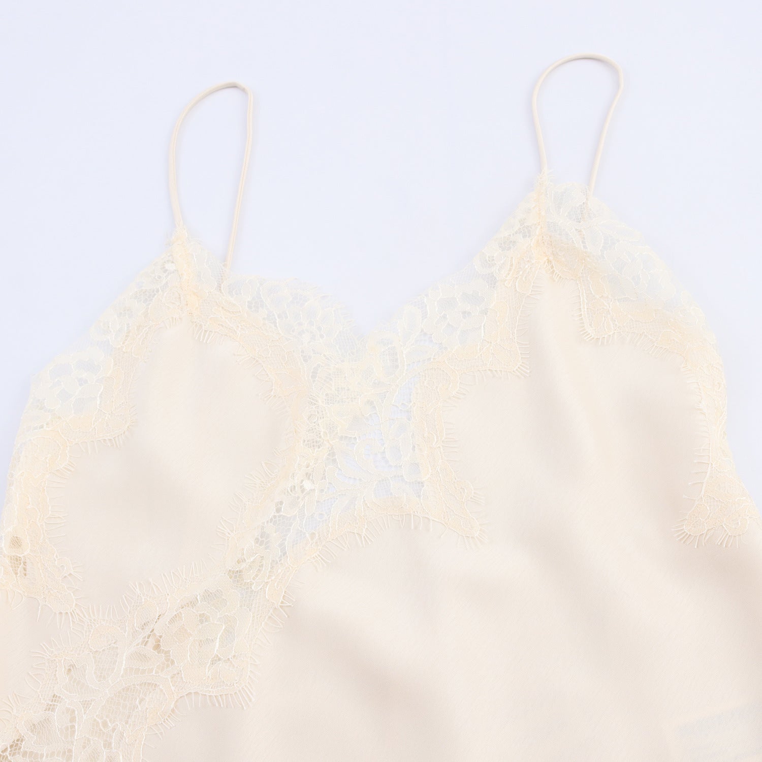 Vestido Curto de Cetim com Renda Pamella