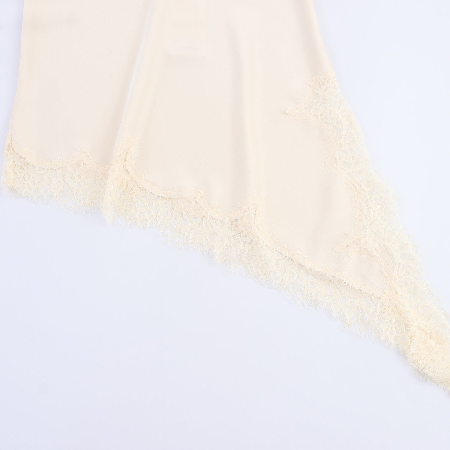 Vestido Curto de Cetim com Renda Pamella