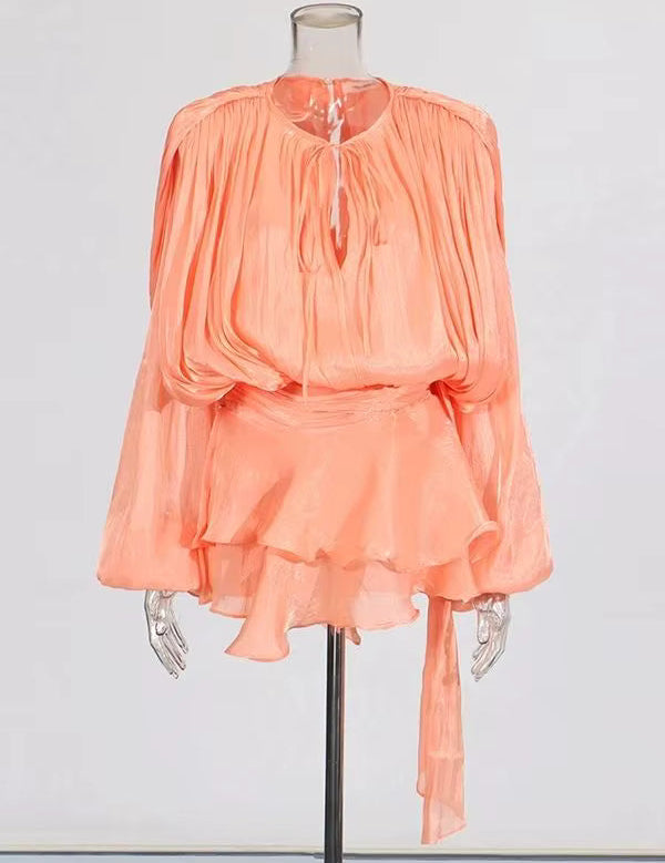 Vestido Bela Curto Acetinado com Babados e Short Invisível