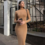 Vestido Amira Midi Canelado com Gola Alta e Manga Longa