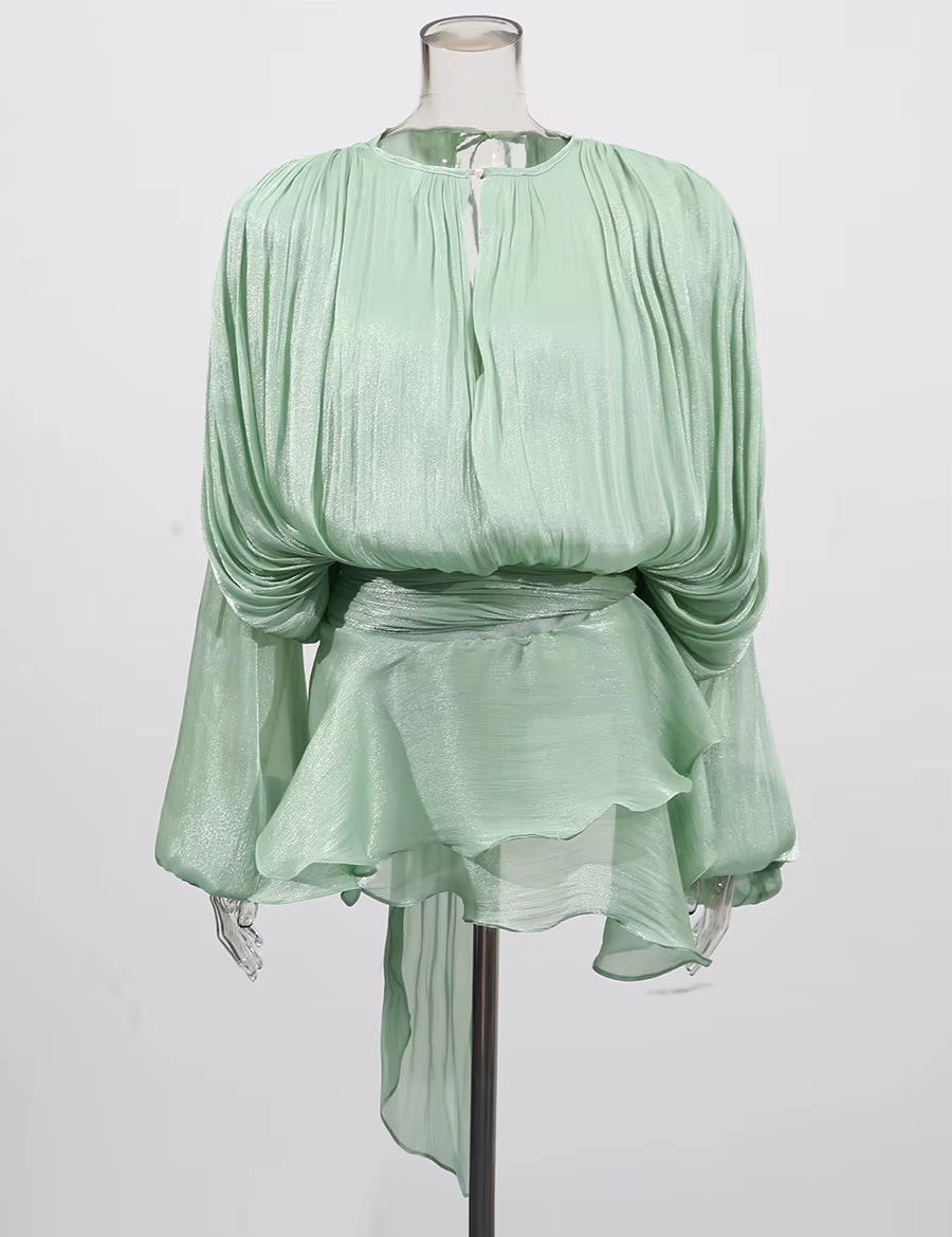 Vestido Bela Curto Acetinado com Babados e Short Invisível