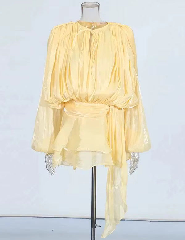 Vestido Bela Curto Acetinado com Babados e Short Invisível