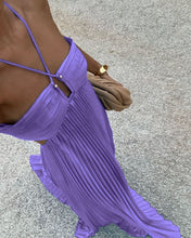 Vestido Loren Longo Plissado com Costas Abertas e Amarração