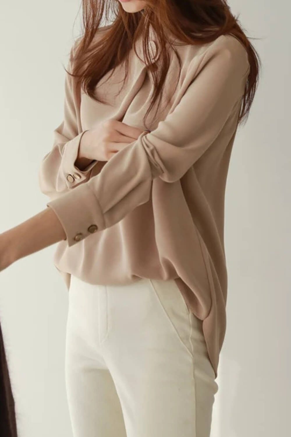 Camisa Karina Manga Longa Gola Alta Assimétrica