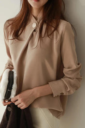 Camisa Karina Manga Longa Gola Alta Assimétrica