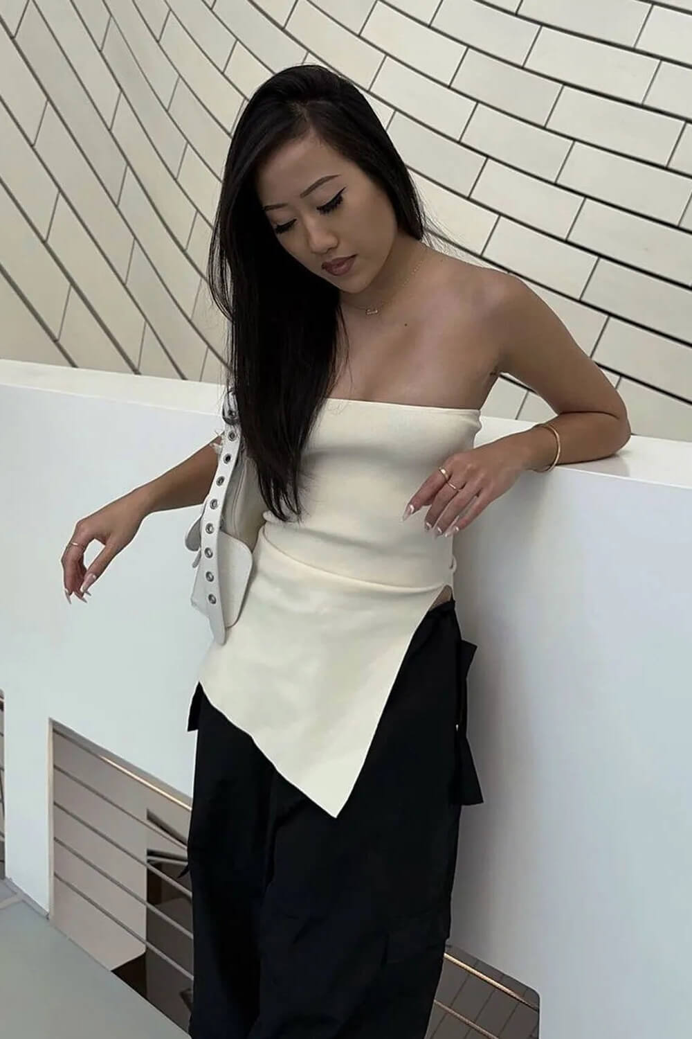 Top Lindsay Tomara que Caia Assimétrico com Fenda Lateral