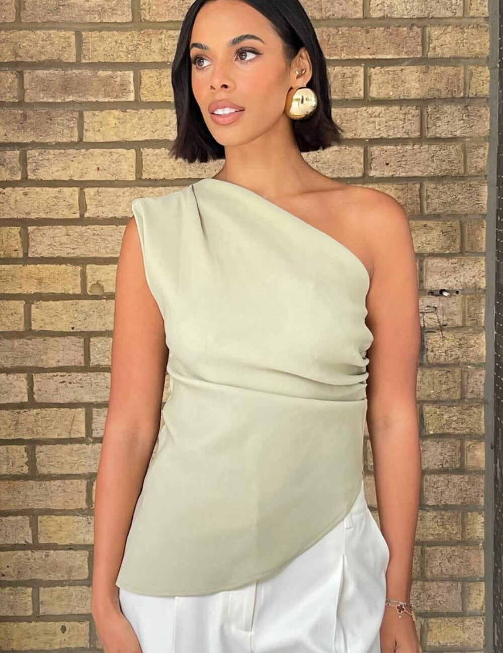 Blusa Skylar Assimétrica de Um Ombro Só