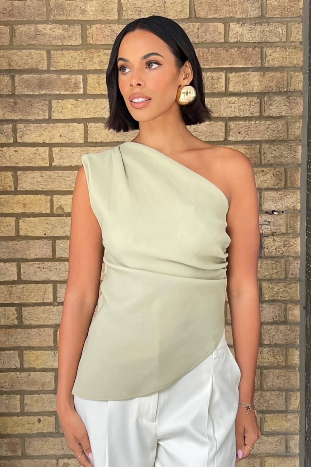 Blusa Skylar Assimétrica de Um Ombro Só