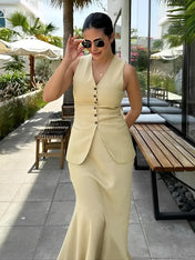 Conjunto alfaiataria feminino com colete abotoado e saia longa fluida Anabelle