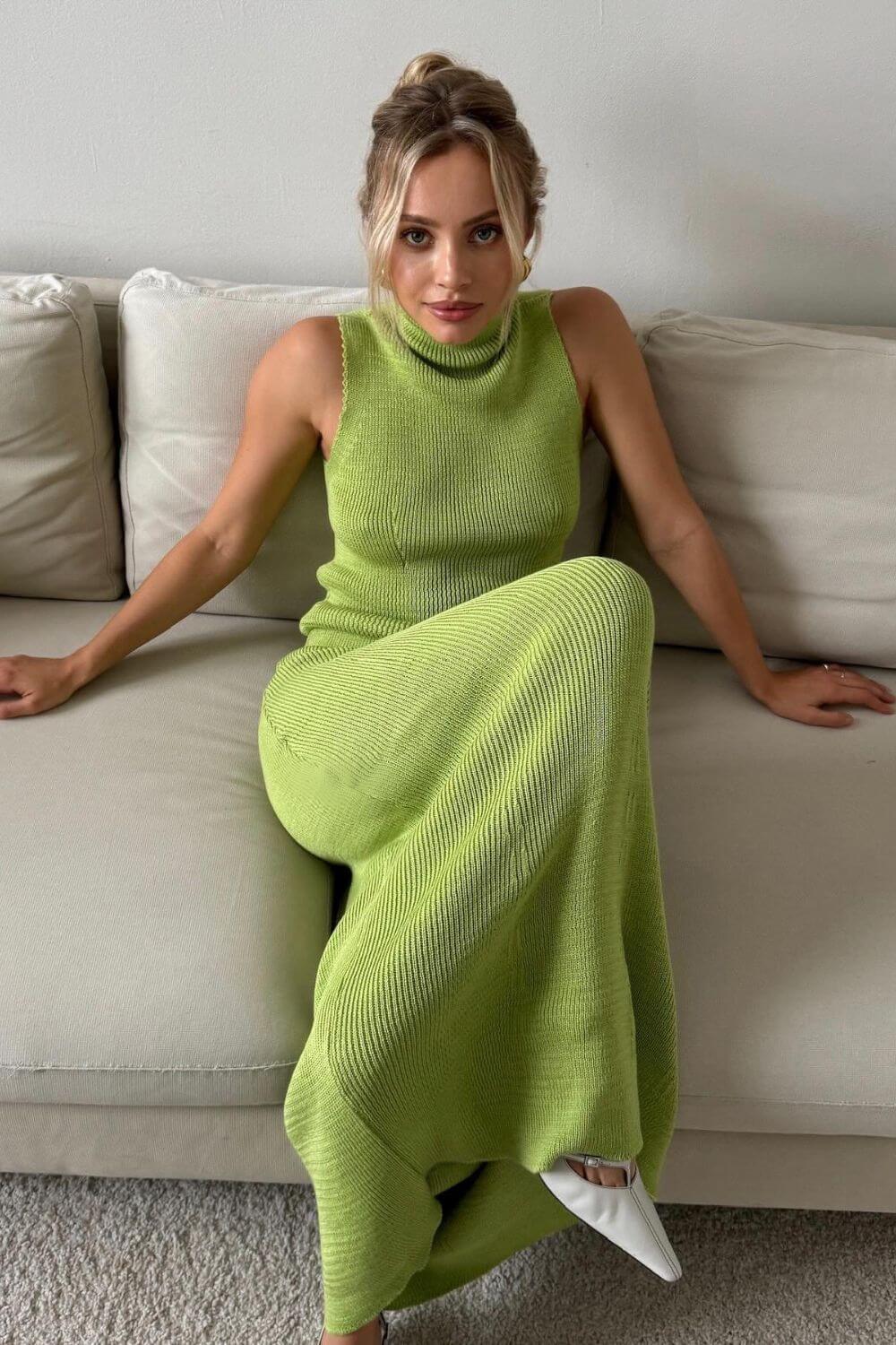 Conjunto Amaya Tricô Canelado Saia Longa e Regata Gola Alta