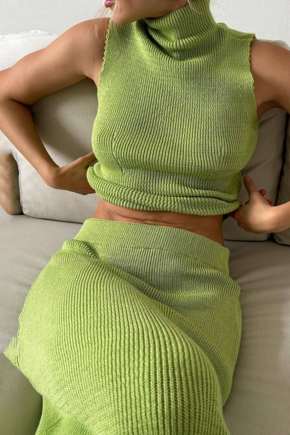 Conjunto Amaya Tricô Canelado Saia Longa e Regata Gola Alta