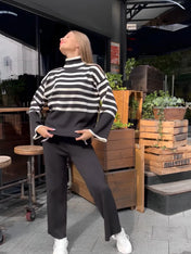 Conjunto de tricô listrado com gola alta e calça Tarcila