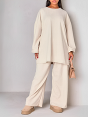 Conjunto feminino em veludo cotelê com suéter oversized e calça wide leg, caimento elegante e confortável

