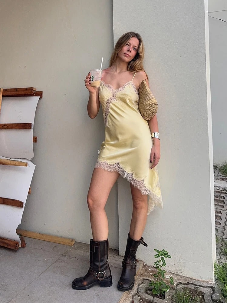 Vestido Curto de Cetim com Renda Pamella