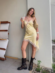 Vestido Curto de Cetim com Renda Pamella