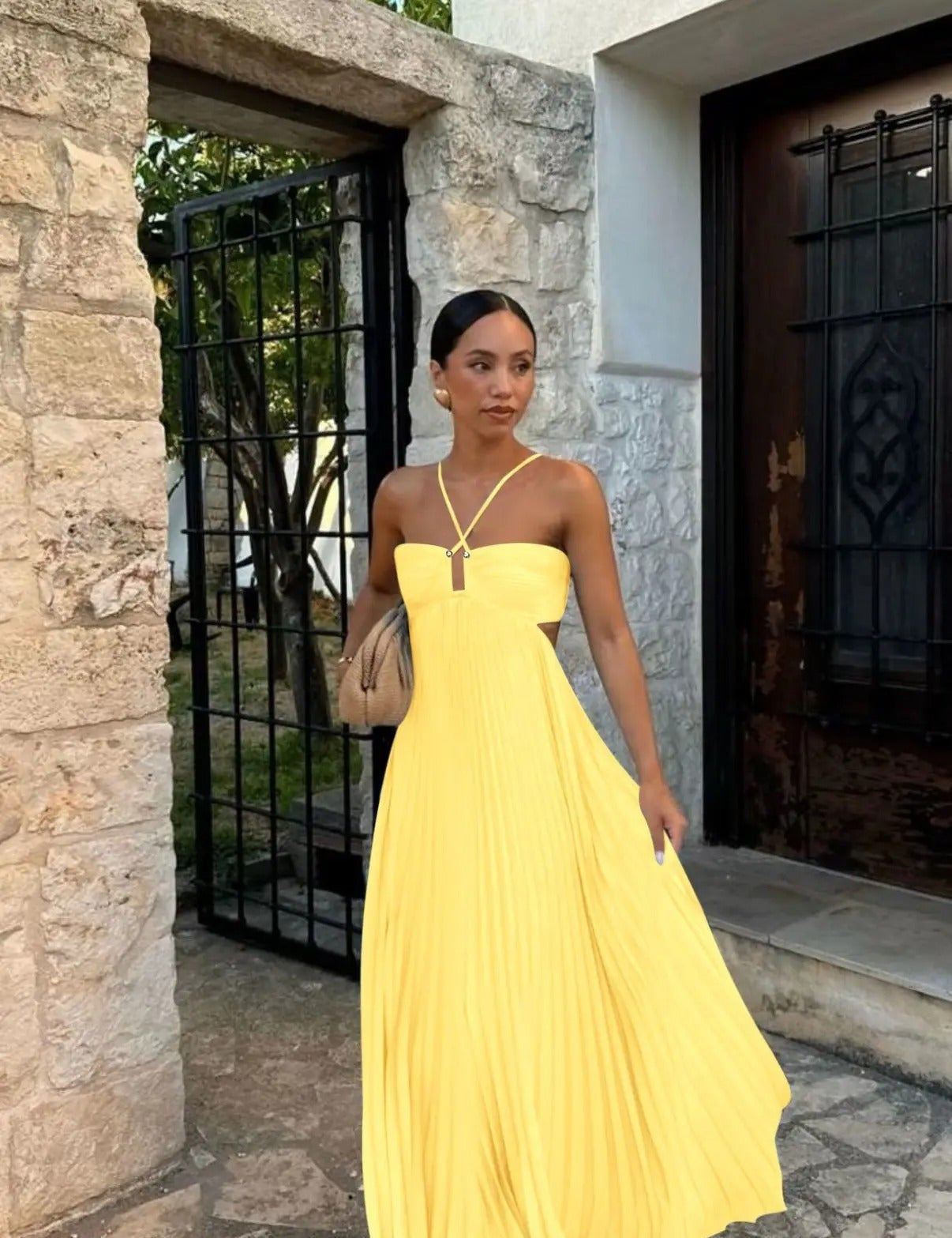 Vestido Loren Longo Plissado com Costas Abertas e Amarração