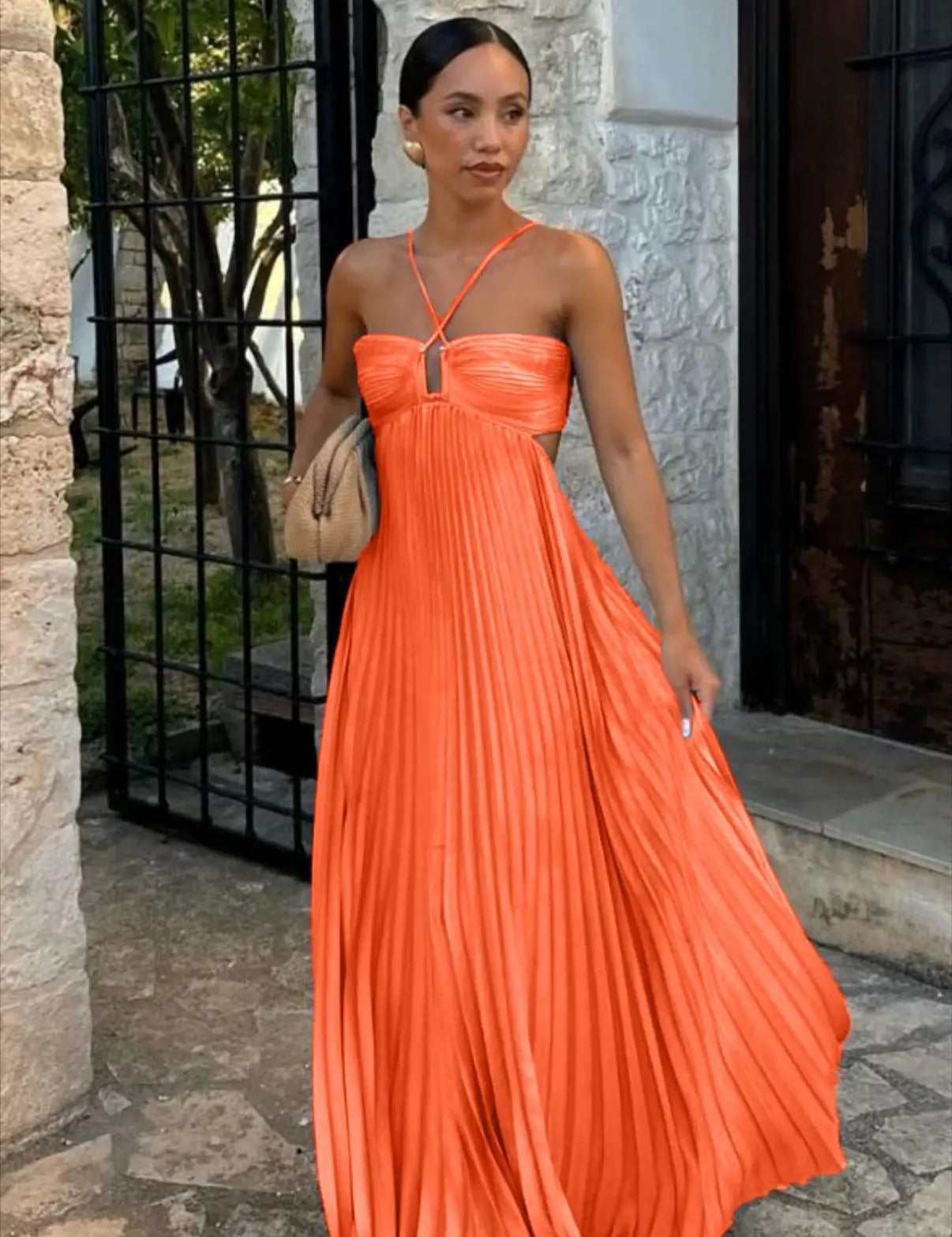 Vestido Loren Longo Plissado com Costas Abertas e Amarração