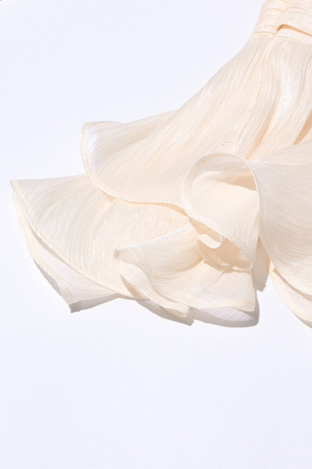 Vestido Giulieta Curto Acetinado Texturizado com Manga Longa