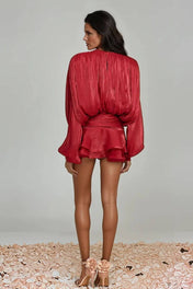 Vestido Giulieta Curto Acetinado Texturizado com Manga Longa