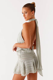 Vestido Amalfi Curto Acetinado com Gola Alta Drapeada